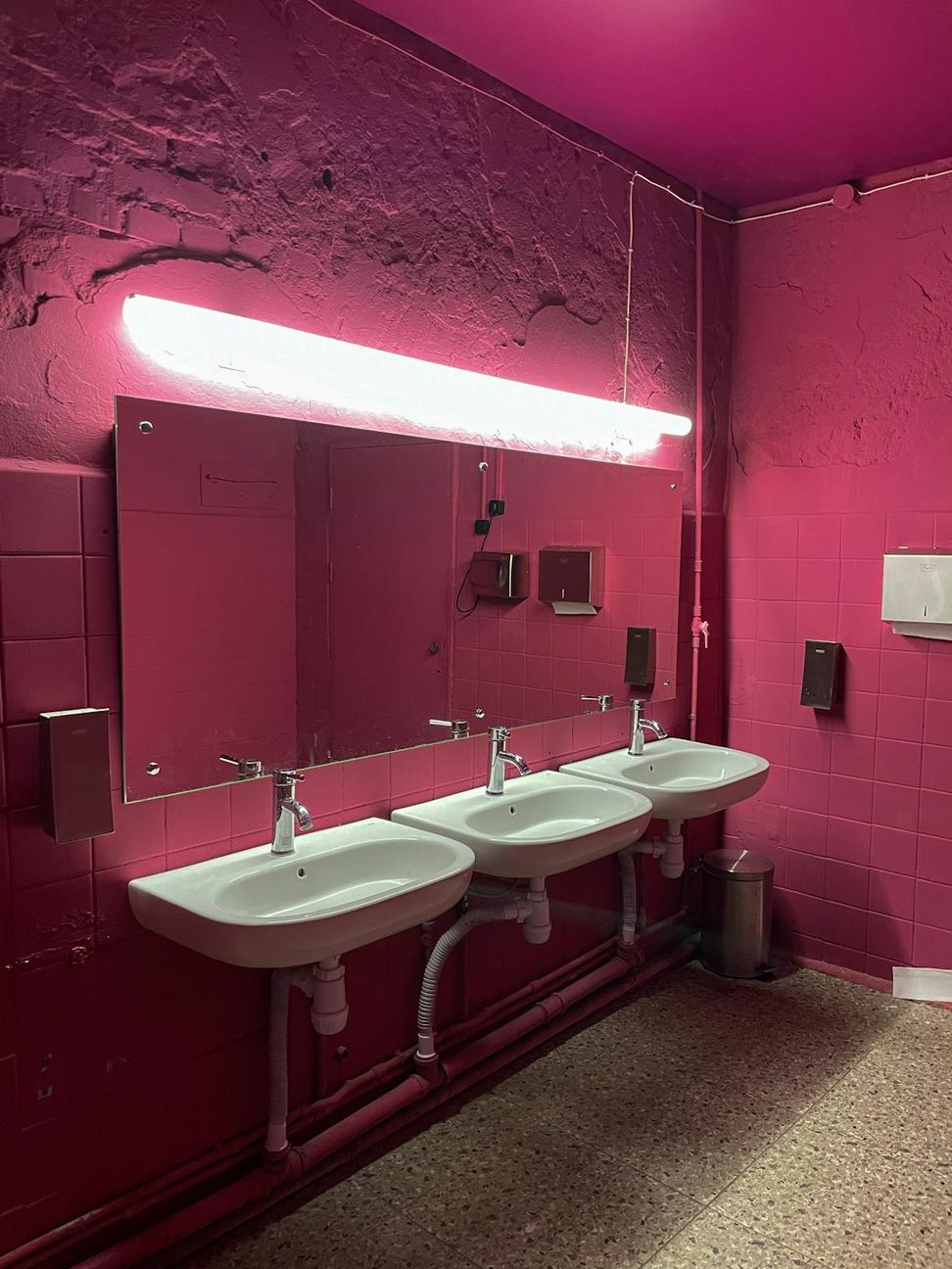 Deluxe Room Bathroom